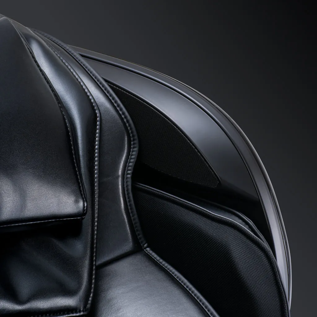 Qi™ XE Pro Massage Chair in Champagne