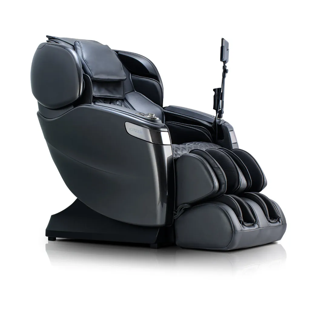 Qi™ XE Pro Massage Chair in Champagne