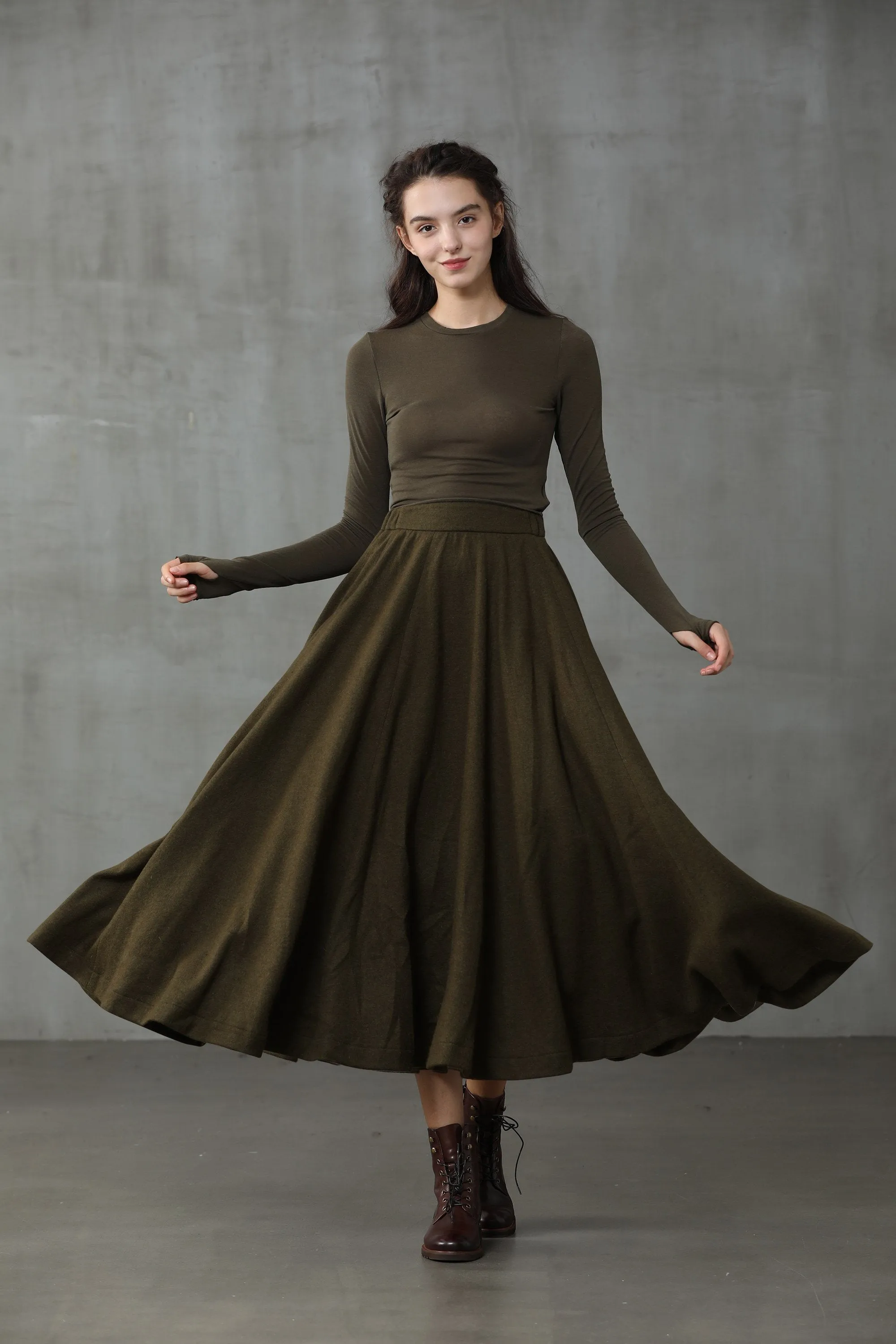 The Soft Lawn 12 | Midi Wool Skirt